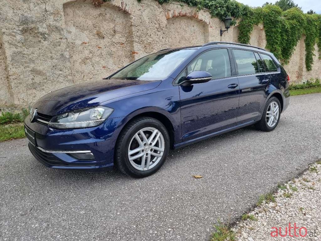 2018' Volkswagen Golf photo #2