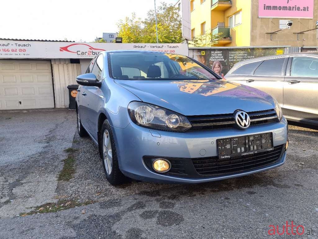 2009' Volkswagen Golf photo #1