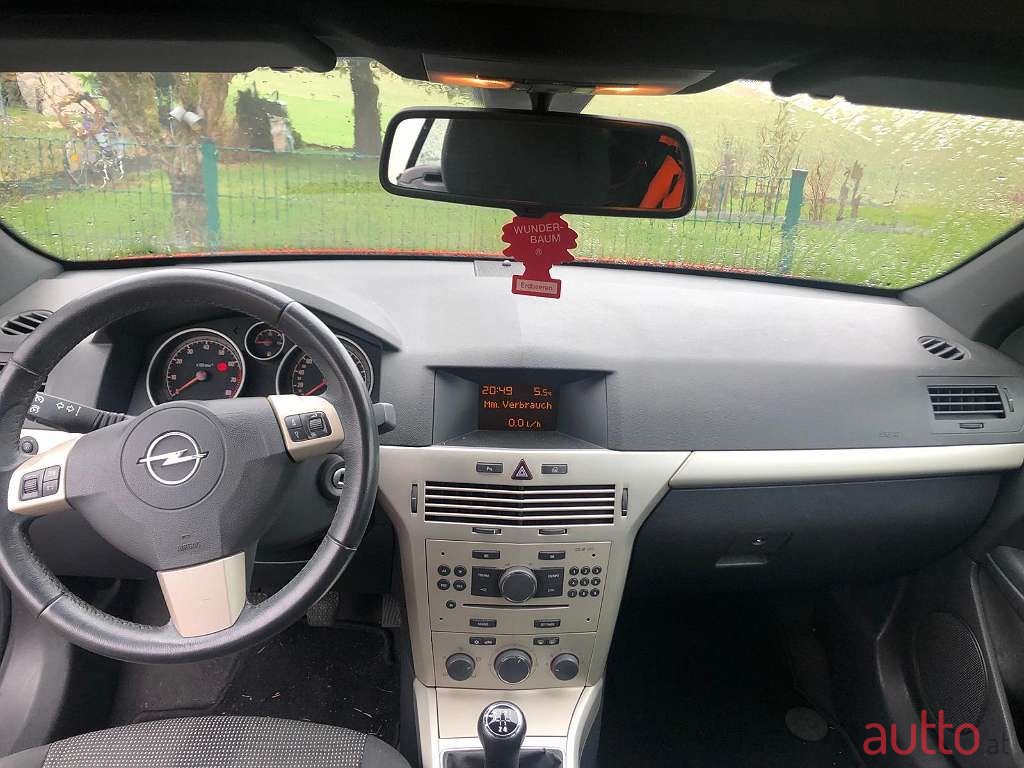 2008' Opel Astra photo #3