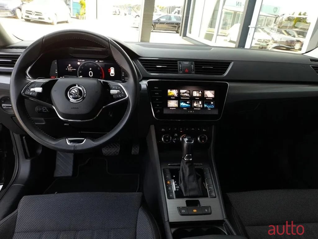 2022' Skoda Superb photo #3