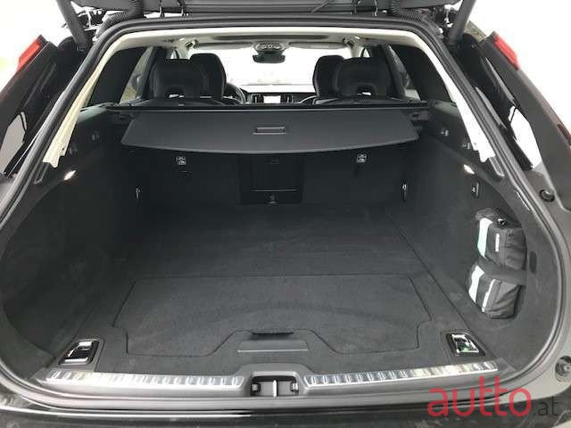 2022' Volvo V90 photo #5