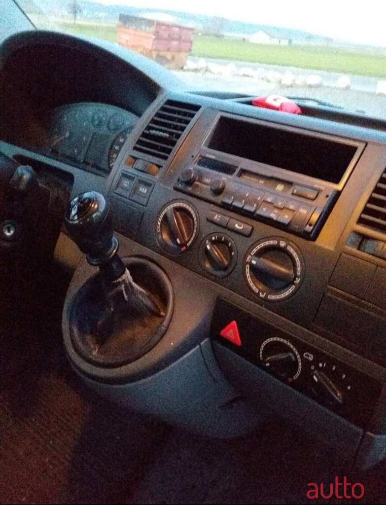 2005' Volkswagen T5 photo #2