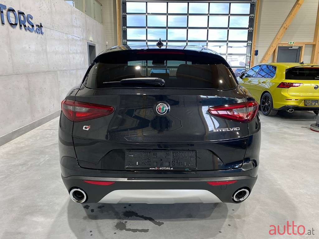 2017' Alfa Romeo Stelvio photo #5