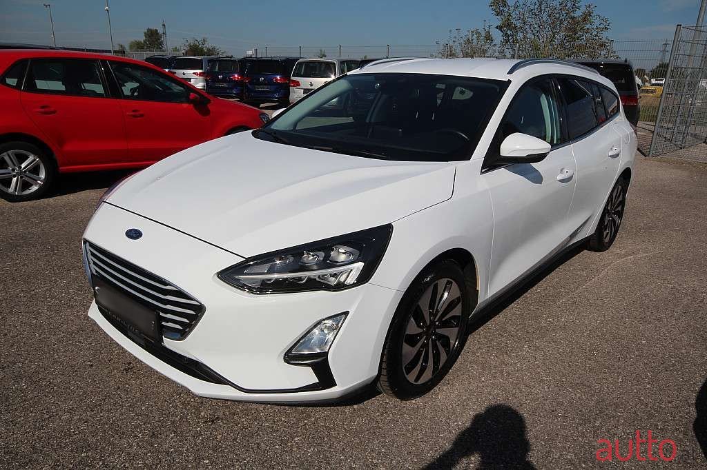2020' Ford Focus photo #2