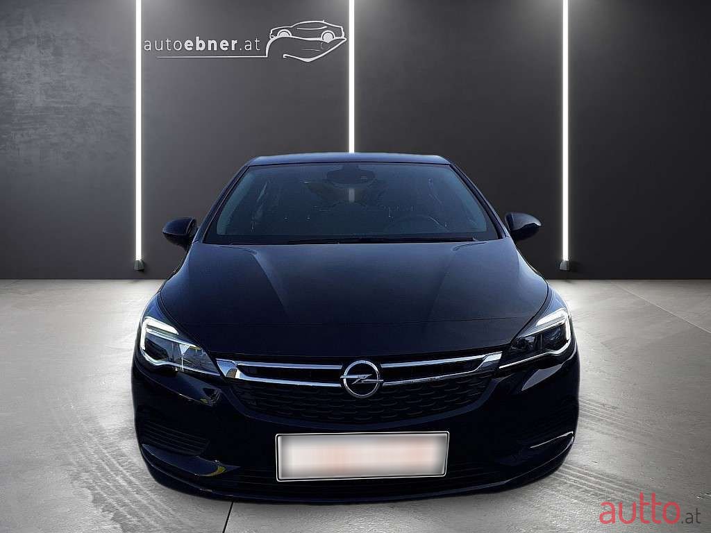 2018' Opel Astra photo #2