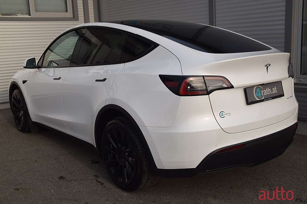 2022' Tesla Model Y photo #3