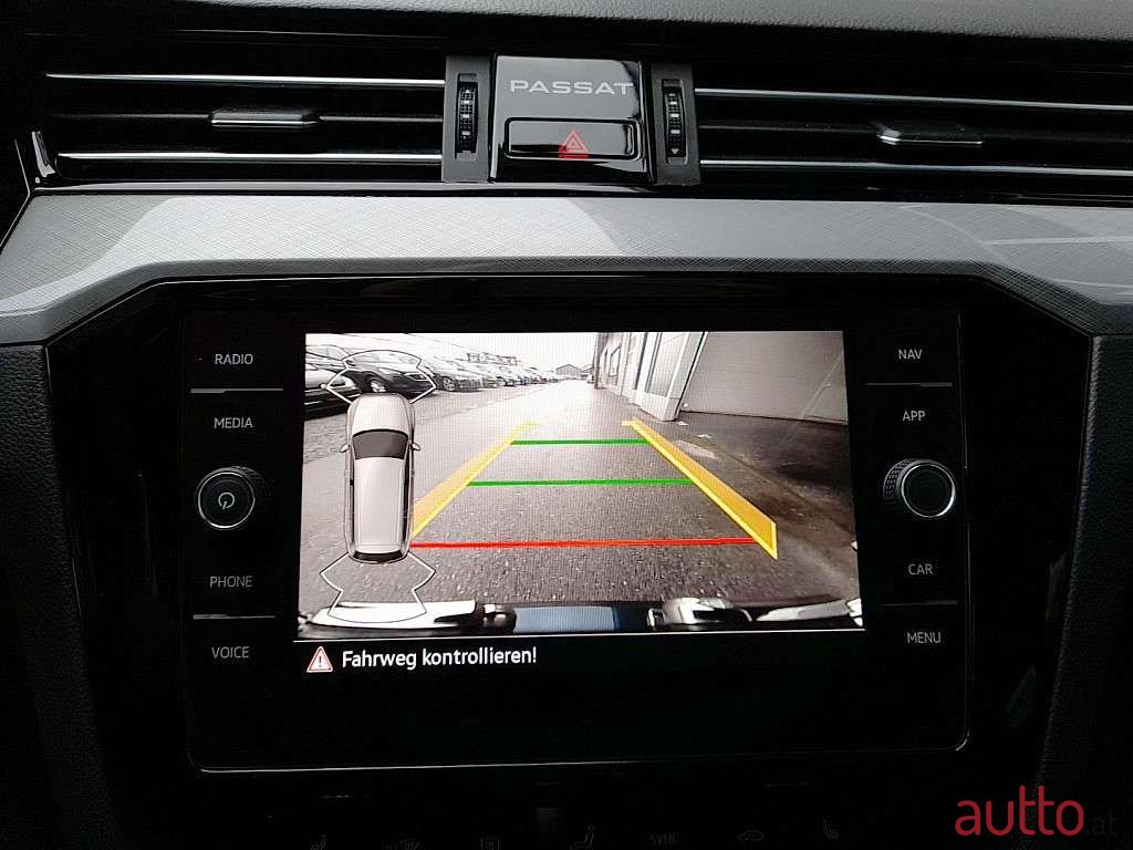 2021' Volkswagen Passat photo #3