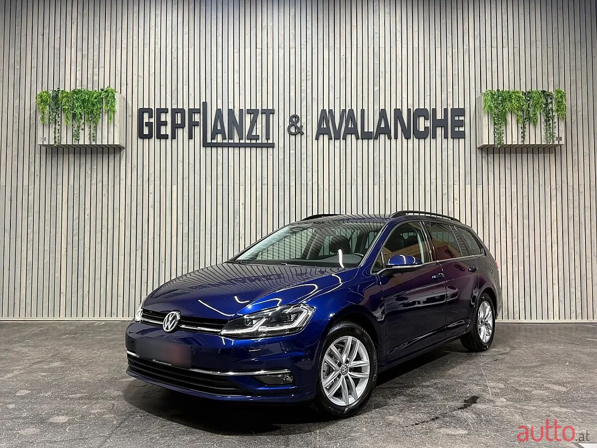 2019' Volkswagen Golf photo #3