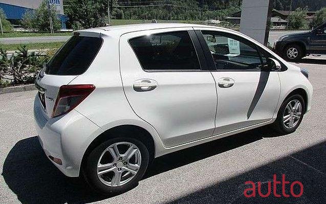 2011' Toyota Yaris photo #1