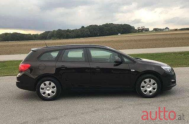 2013' Opel Astra photo #1