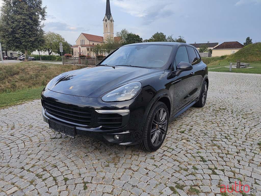 2015' Porsche Cayenne photo #2