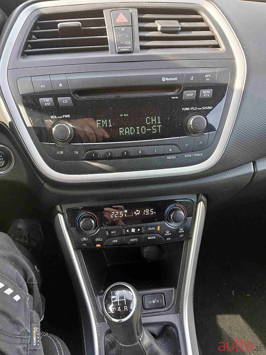 2016' Suzuki SX4 photo #4