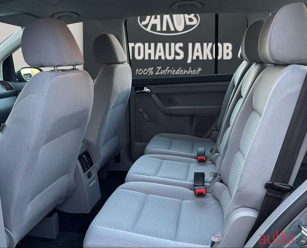 2007' Volkswagen Touran photo #6