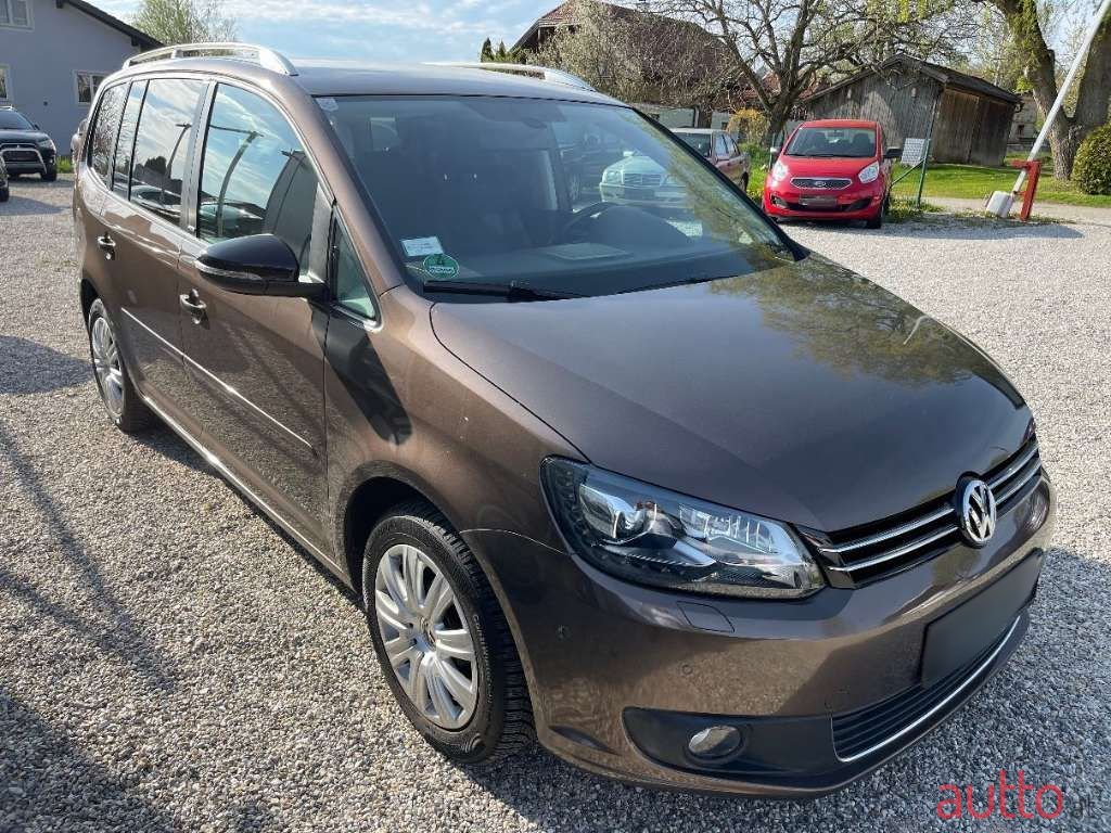 2012' Volkswagen Touran photo #3