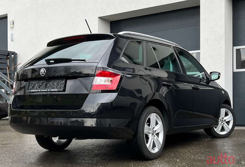 2012' Skoda Fabia photo #1