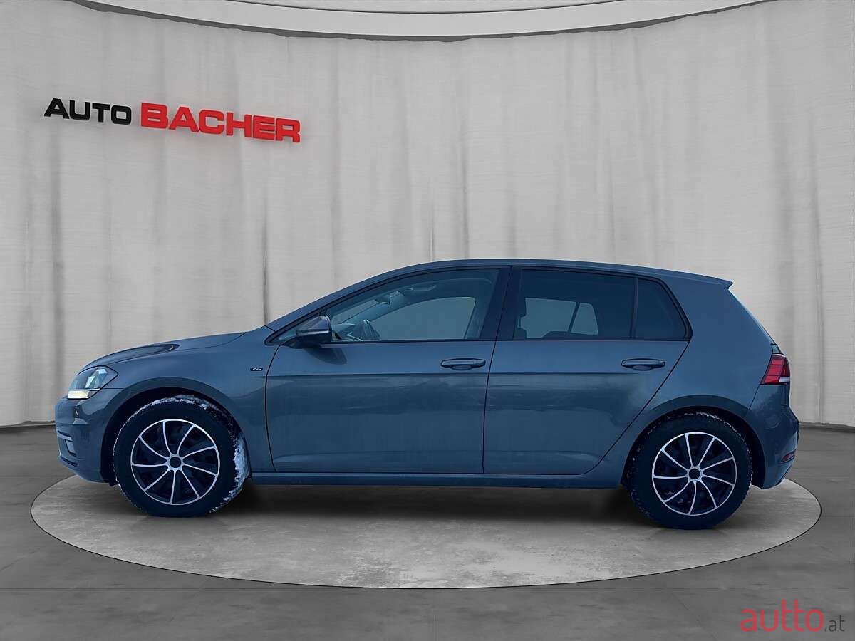 2019' Volkswagen Golf photo #3