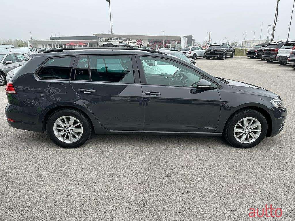 2017' Volkswagen Golf photo #6