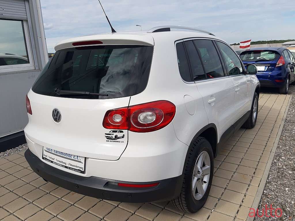 2010' Volkswagen Tiguan photo #5