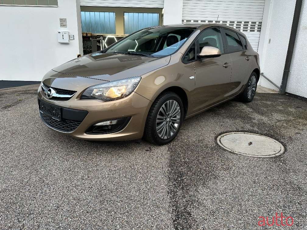 2014' Opel Astra photo #4