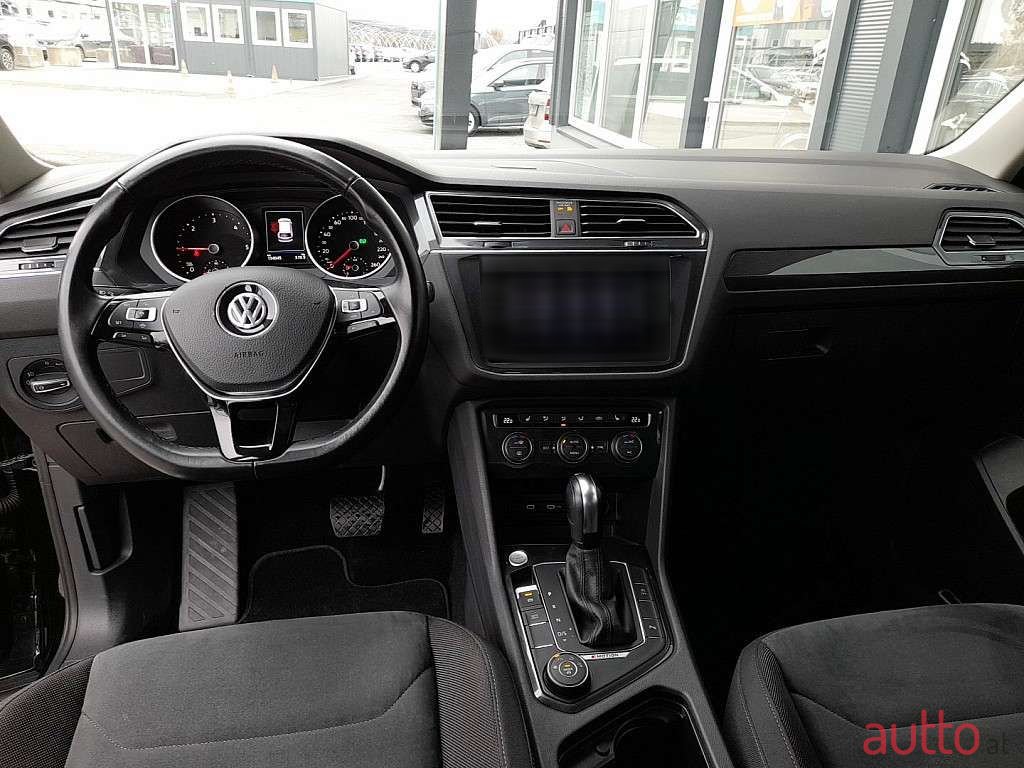 2021' Volkswagen Tiguan photo #3