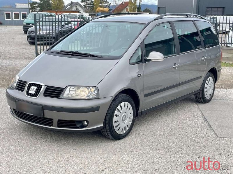 2010' SEAT Alhambra photo #3