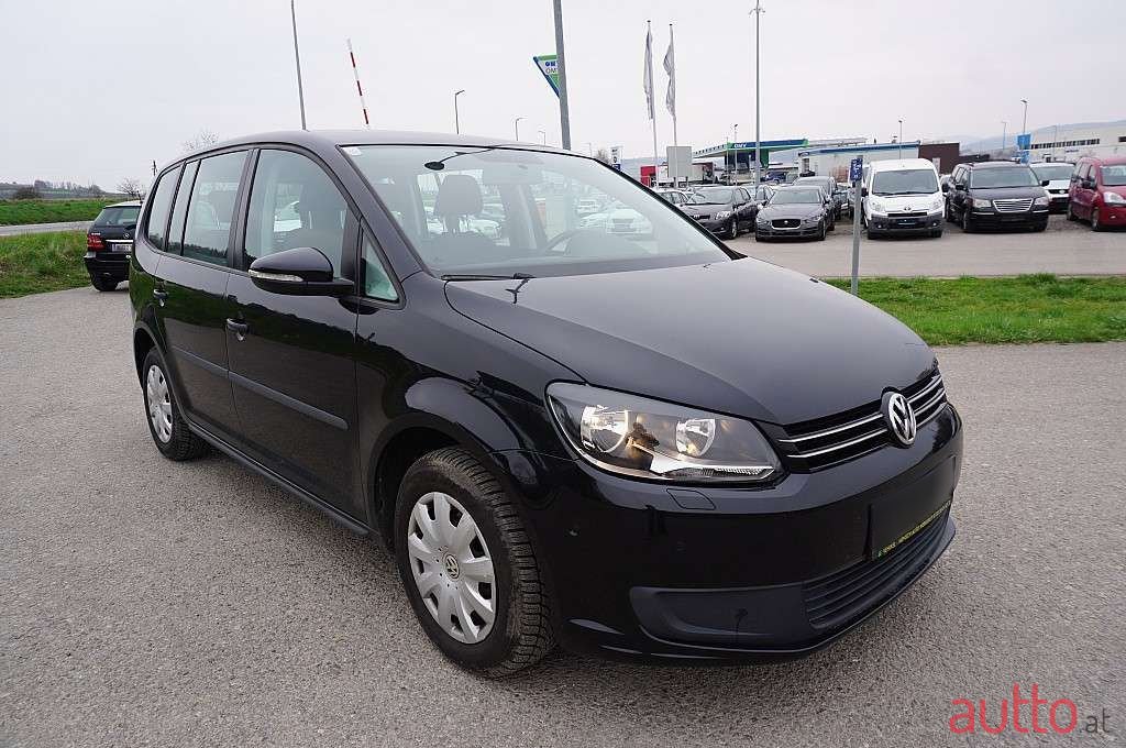 2014' Volkswagen Touran photo #2