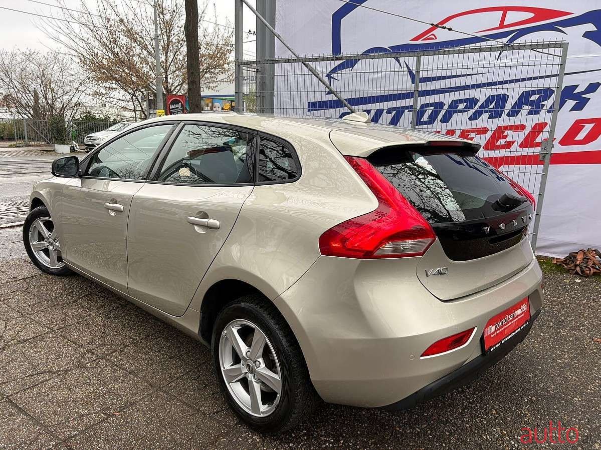 2017' Volvo V40 photo #5