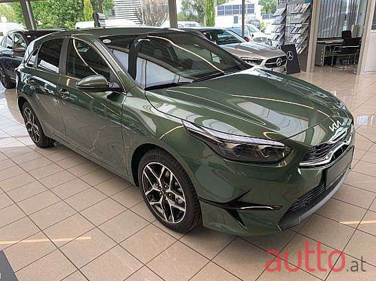 2023' Kia Ceed photo #2