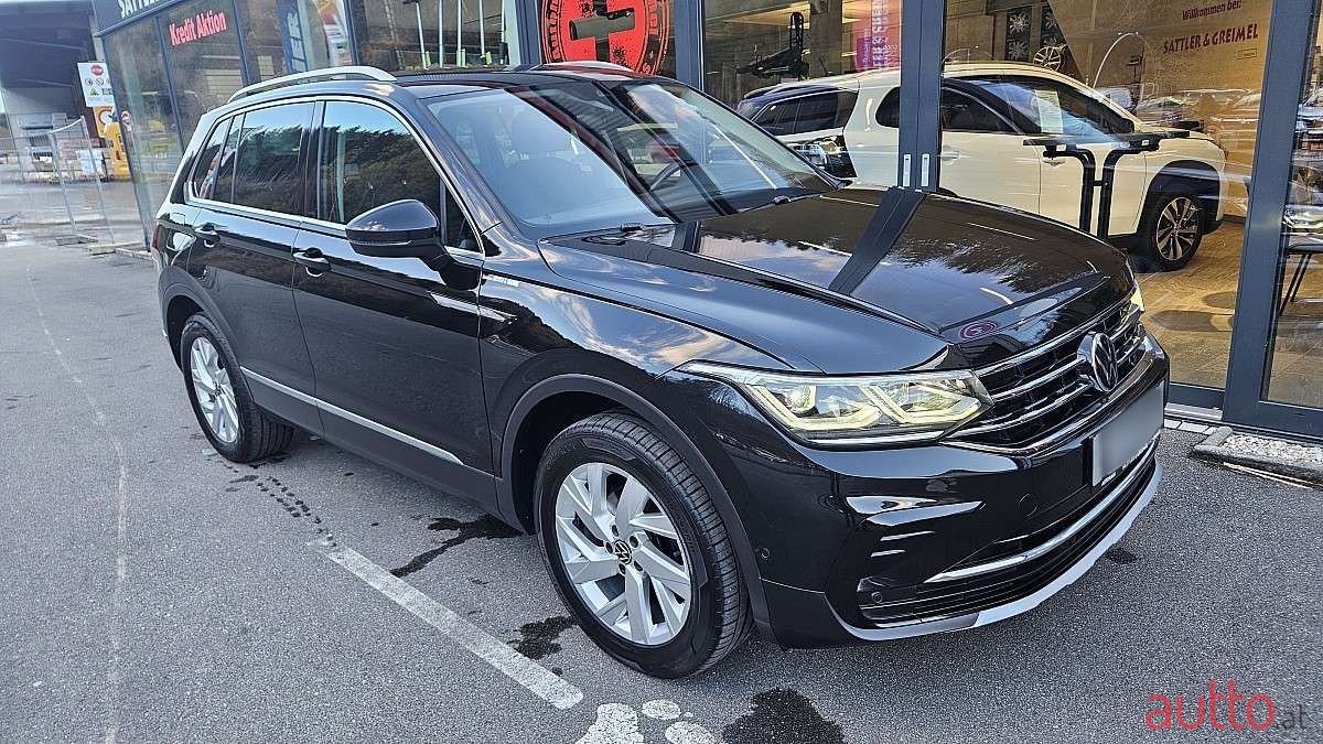2021' Volkswagen Tiguan photo #4