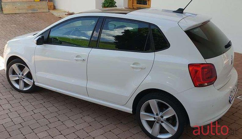 2013' Volkswagen Polo photo #1