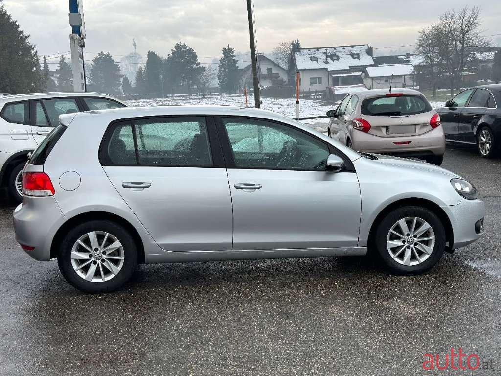 2011' Volkswagen Golf photo #5