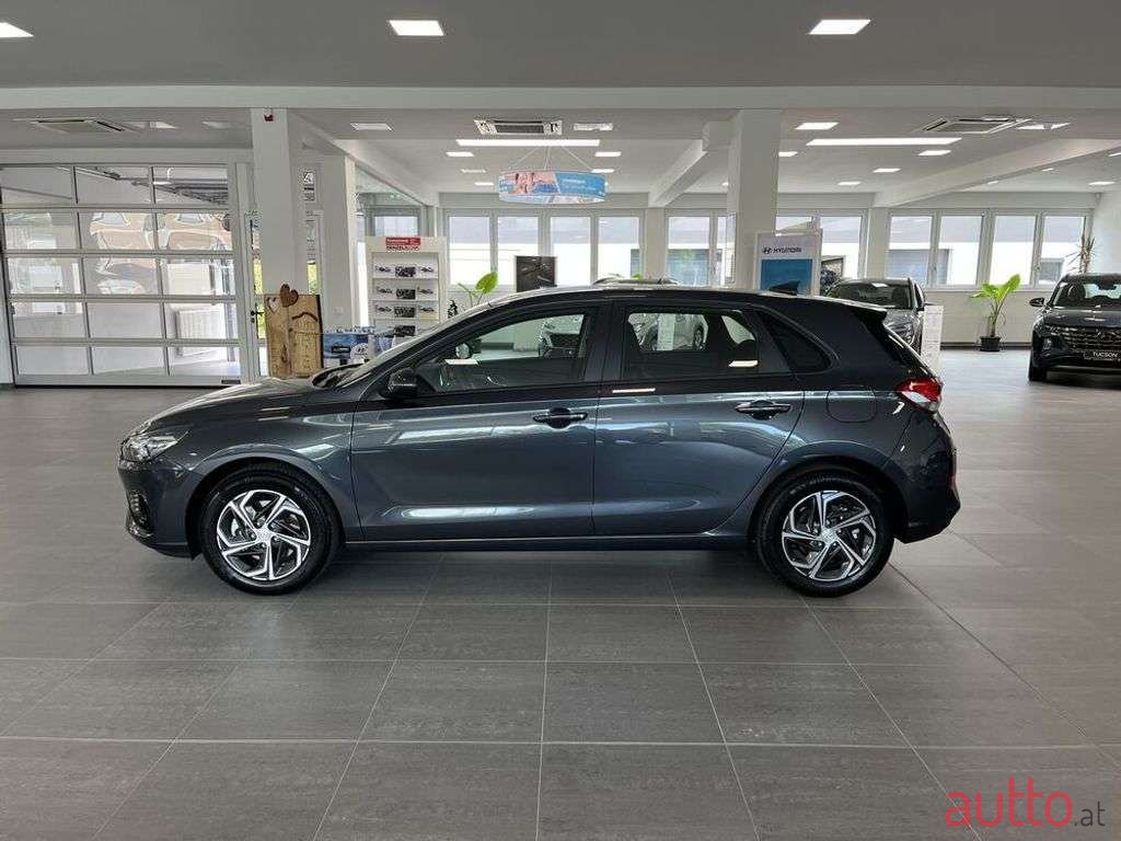 2022' Hyundai i30 photo #2