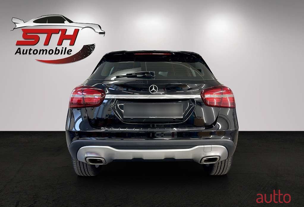 2018' Mercedes-Benz Gla-Klasse photo #6