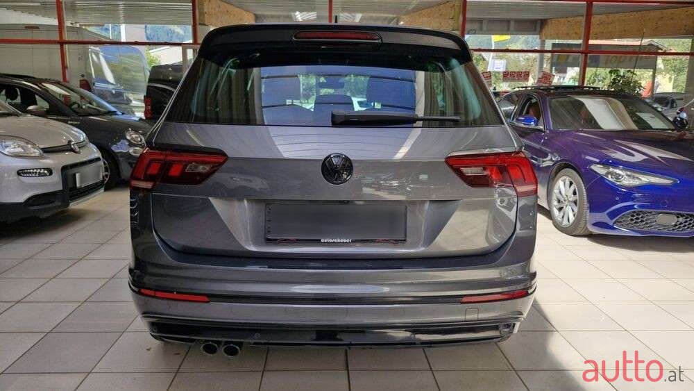 2018' Volkswagen Tiguan photo #4
