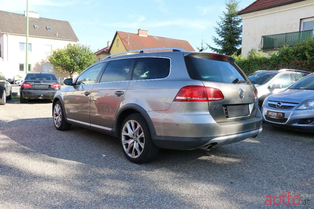 2012' Volkswagen Passat photo #4