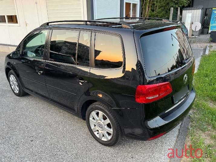 2013' Volkswagen Touran photo #3