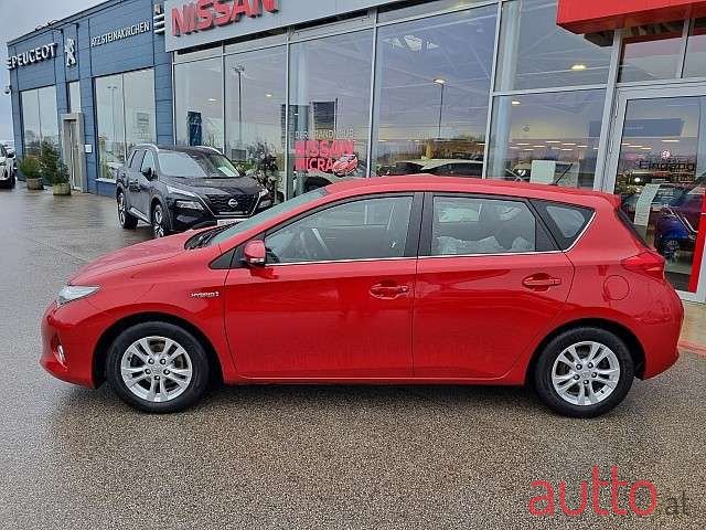 2014' Toyota Auris photo #2