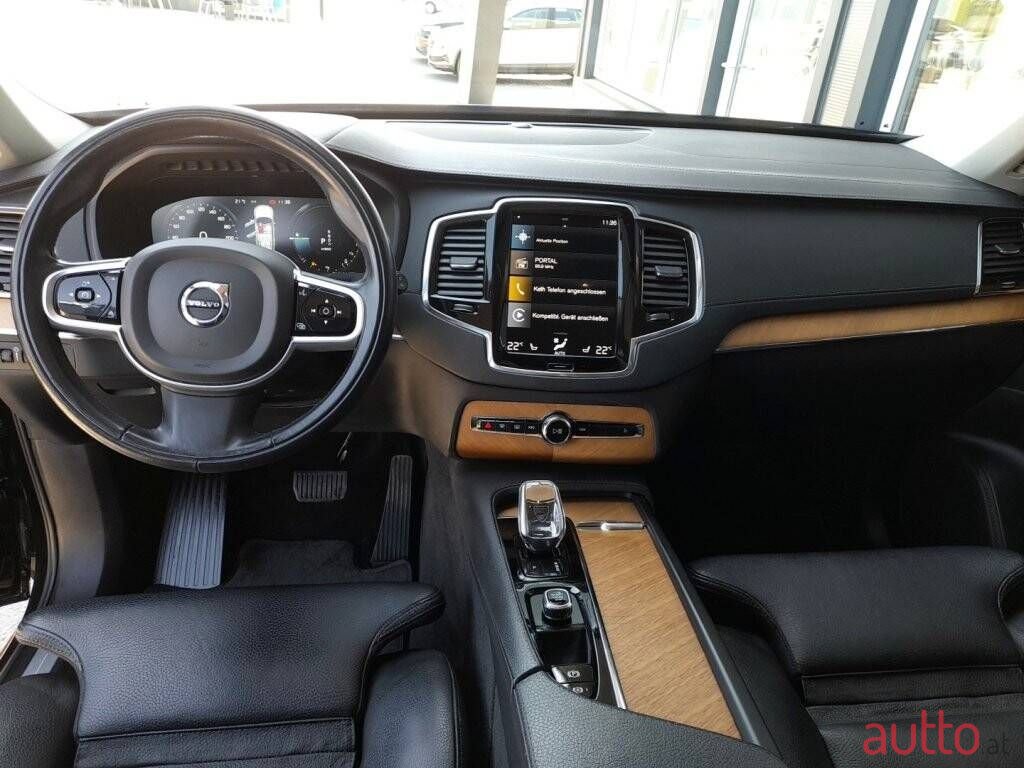 2022' Volvo XC90 photo #3