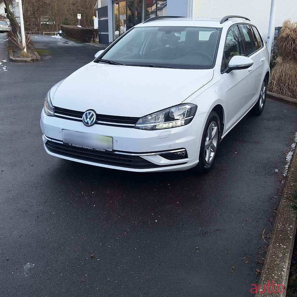 2018' Volkswagen Golf photo #3