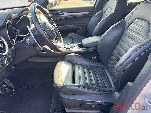 2020' Alfa Romeo Stelvio photo #5