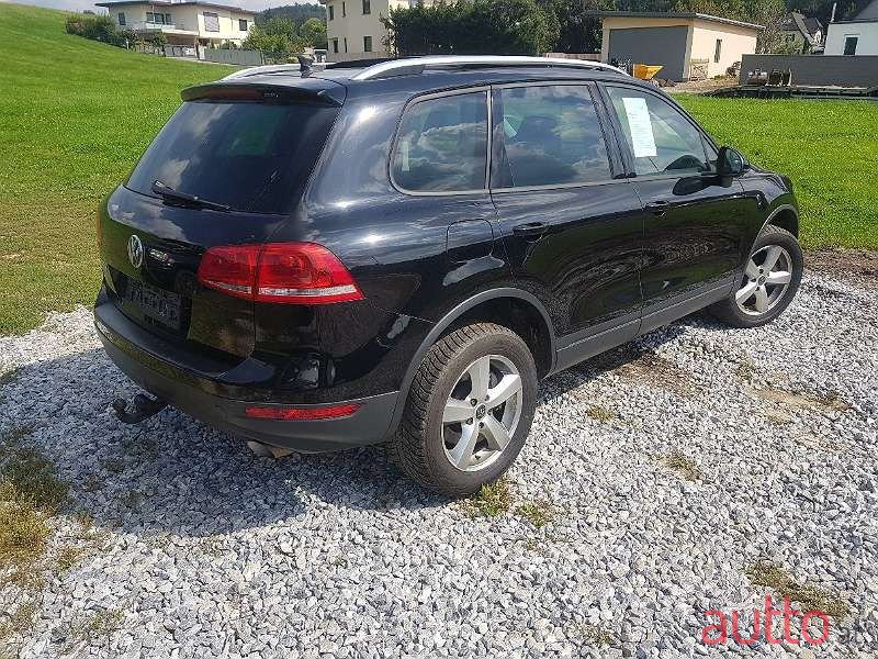 2014' Volkswagen Touareg photo #6