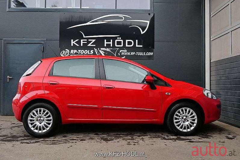 2013' Fiat Punto photo #1