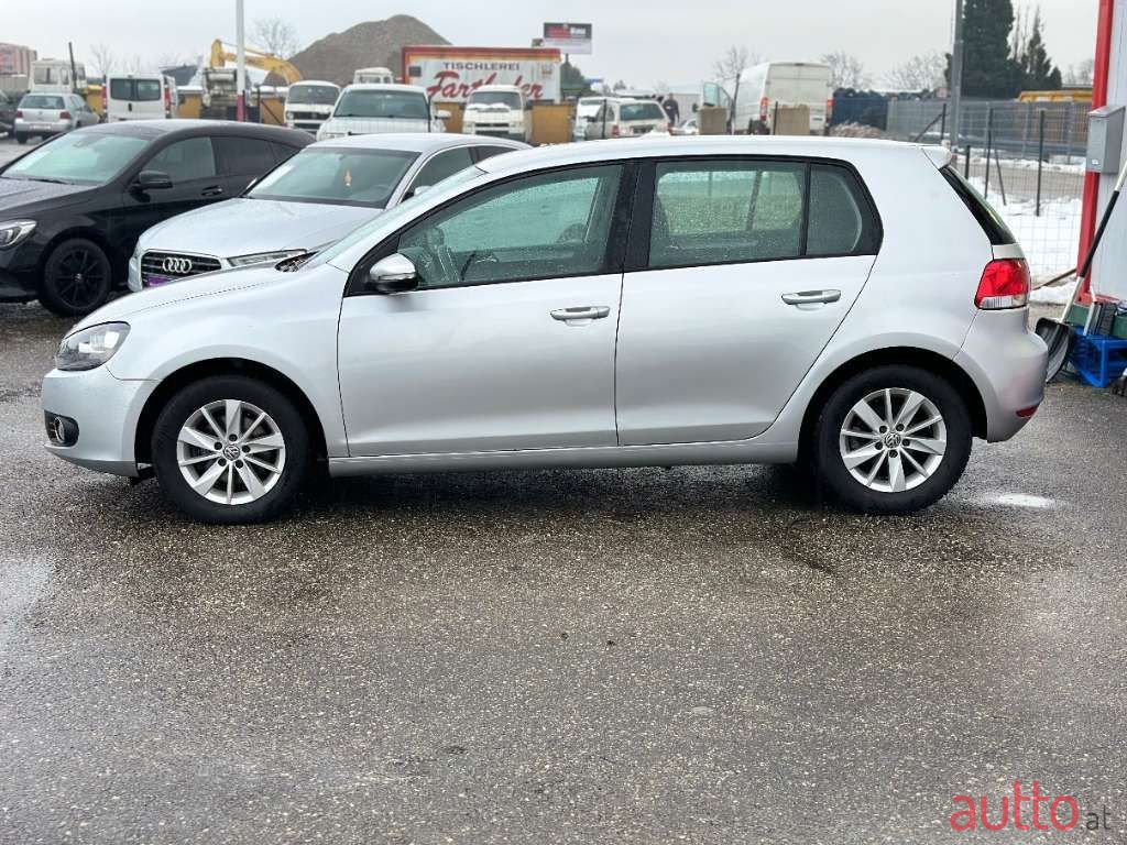 2011' Volkswagen Golf photo #2