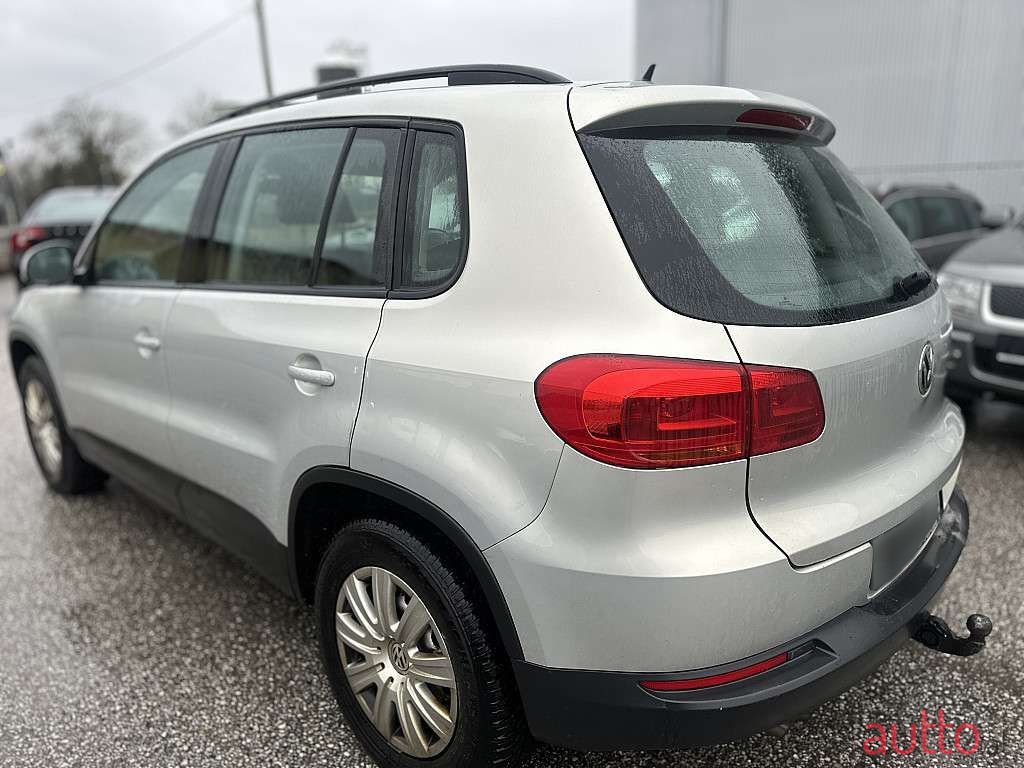 2012' Volkswagen Tiguan photo #5