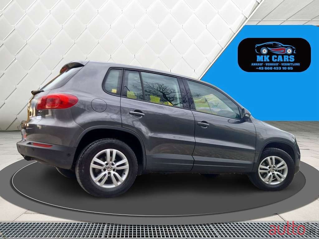 2012' Volkswagen Tiguan photo #4