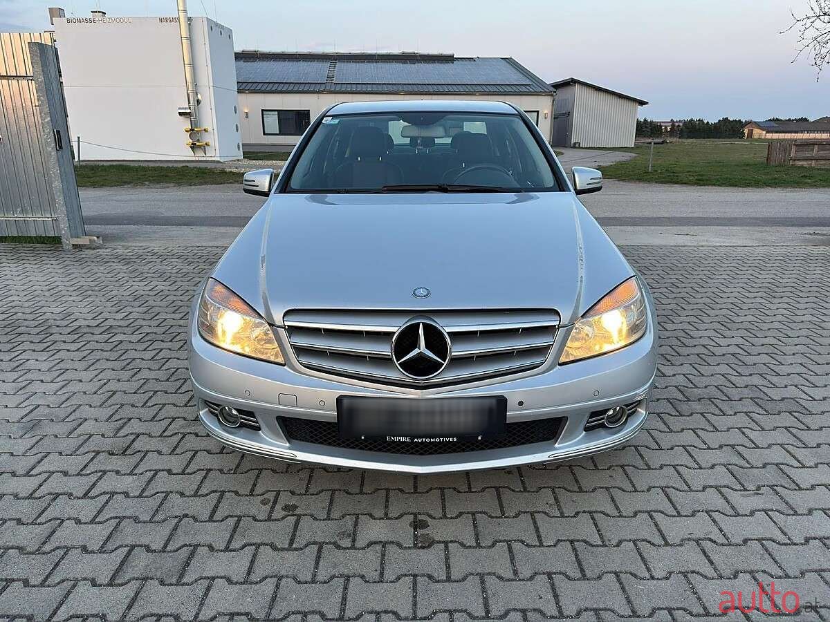 2011' Mercedes-Benz C-Klasse photo #2