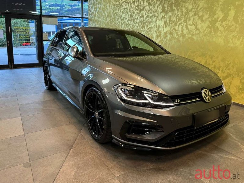 2017' Volkswagen Golf photo #2