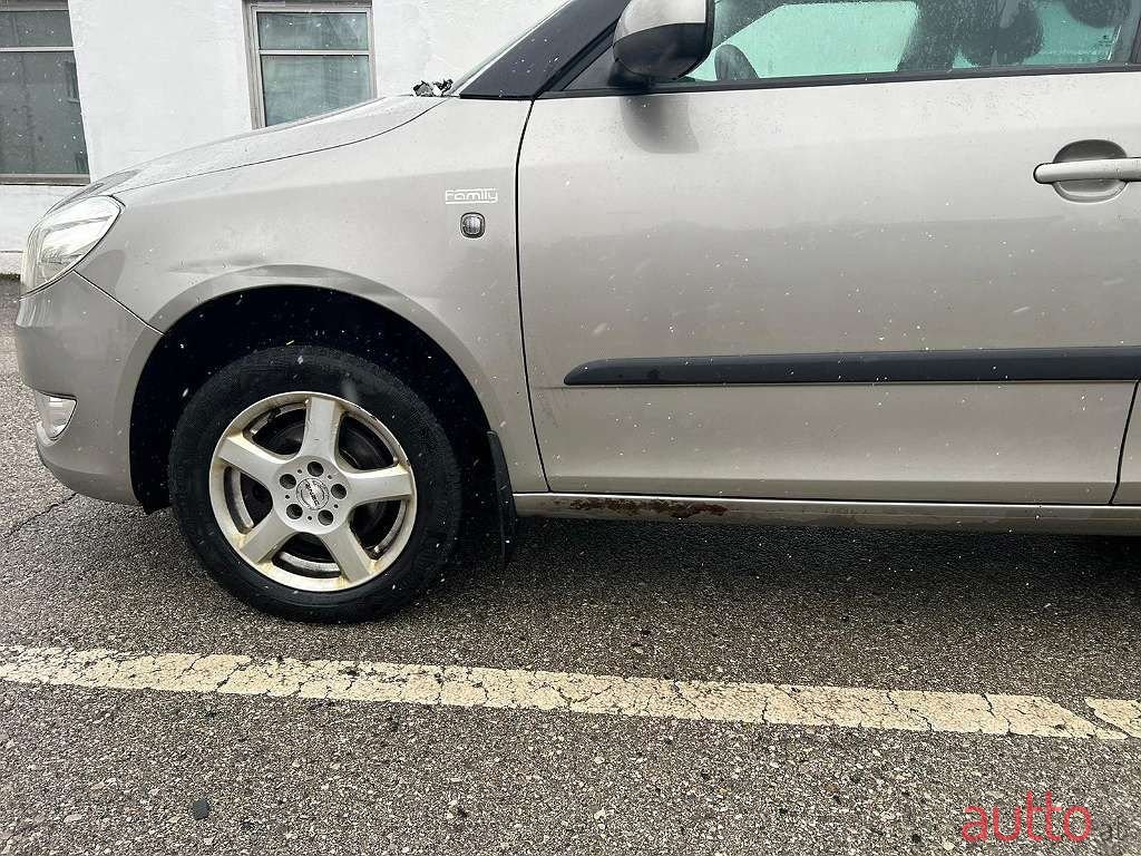 2012' Skoda Fabia photo #5