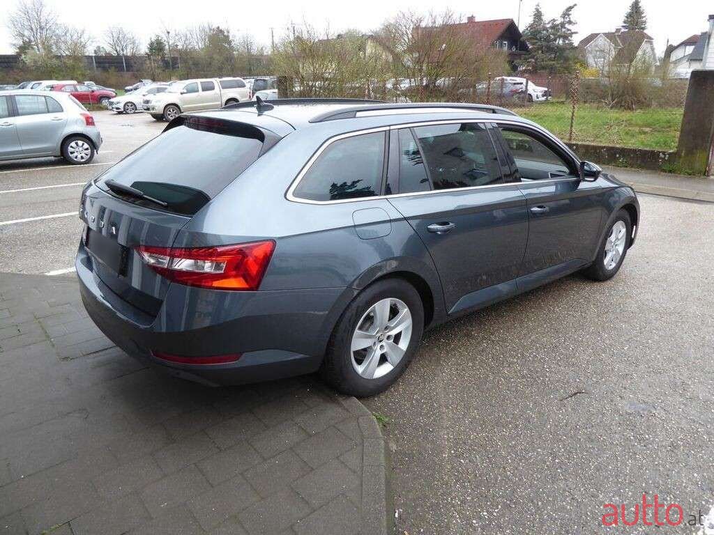 2021' Skoda Superb photo #5