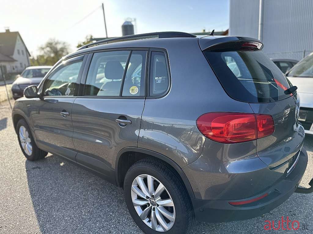 2011' Volkswagen Tiguan photo #4